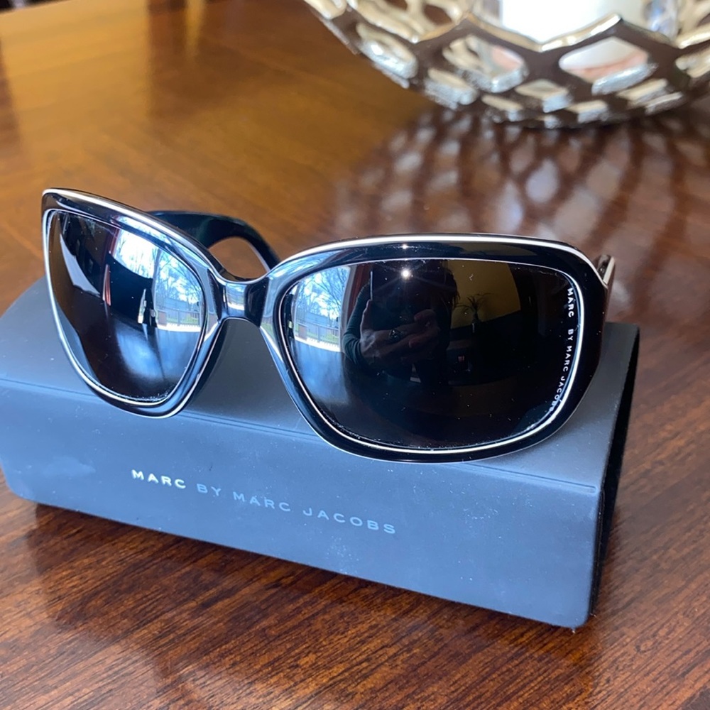 Marc Jacob’s black & white sunglasses